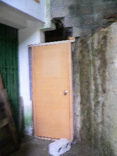 070902-sigoto-ToireOkuDoor.jpg